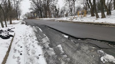 "Дорога валиться": на Червоному Шляху у Полтаві перекриють рух на дорозі "Дорога валиться": на Червоному Шляху у Полтаві перекриють рух на дорозі