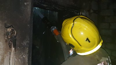 У селі Веселе на Херсонщині через коротке замикання електропроводки згорів будинок У селі Веселе на Херсонщині через коротке замикання електропроводки згорів будинок