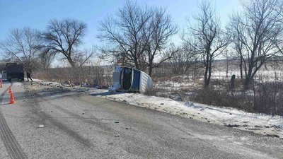 На Харківщині автобус перекинувся у кювет: травмувався водій На Харківщині автобус перекинувся у кювет: травмувався водій
