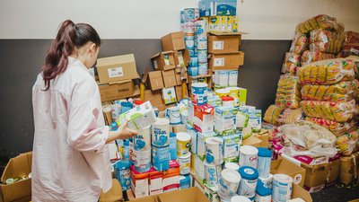 Дніпропетровщина: у гуманітарному хабі в Новомосковську видали понад 200 тонн допомоги Дніпропетровщина: у гуманітарному хабі в Новомосковську видали понад 200 тонн допомоги