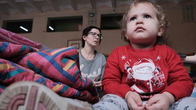 Сиділи в підвалах та бачили танки. Що розповідають вимушені переселенці, які приїхали в Чернівці Сиділи в підвалах та бачили танки. Що розповідають вимушені переселенці, які приїхали в Чернівці