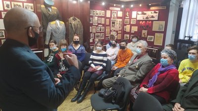 "Дозу можна було множити на 4": ліквідатори аварії на ЧАЕС провели екскурсію у Слов’янському музеї "Дозу можна було множити на 4": ліквідатори аварії на ЧАЕС провели екскурсію у Слов’янському музеї