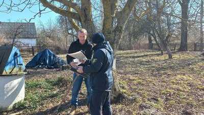 Спалюють опале листя та суху траву: на Житомирщині тривають рейди із виявлення порушників Спалюють опале листя та суху траву: на Житомирщині тривають рейди із виявлення порушників