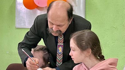 У Тернополі безкоштовно навчають писанкарству