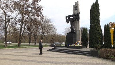 Один із ліквідаторів Чорнобильської катастрофи, колишній мешканець міста Прип’ять Іван Клименко проживає у Хмельницькому з 1997 року. Фото: Суспільне Поділля