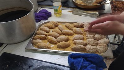 Готують їжу та запасають продукти – у сумському кафе працюють волонтери Готують їжу та запасають продукти – у сумському кафе працюють волонтери