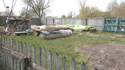 Як відбудовуються і що згадують люди, в яких вибухом розбило будинки у Великому Самборі на Сумщині Як відбудовуються і що згадують люди, в яких вибухом розбило будинки у Великому Самборі на Сумщині