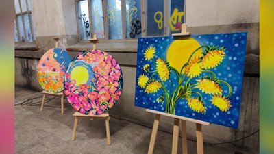“Я малюю свій рай”. Художниця з Костянтинівки відкрила виставку у Швейцарії “Я малюю свій рай”. Художниця з Костянтинівки відкрила виставку у Швейцарії