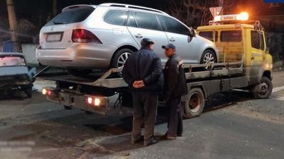 У Херсоні хлопець викрав автівку у матері і скоїв ДТП У Херсоні хлопець викрав автівку у матері і скоїв ДТП