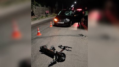 Фото з місця аварії, яка трапилася на вулиці Кармелюка у Чернівцях, 4 серпня