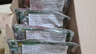 У Коломиї на Франківщині волонтери виготовляють сухі борщі для українських воїнів У Коломиї на Франківщині волонтери виготовляють сухі борщі для українських воїнів