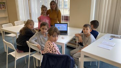 "Готова пів дня працювати будівельником, а іншу половину - за фахом, вчити дітей!" Історія вчительки з Сєвєродонецька "Готова пів дня працювати будівельником, а іншу половину - за фахом, вчити дітей!" Історія вчительки з Сєвєродонецька