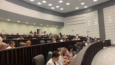 Мітинг під Тернопільською ОВА: люди вимагають заборонити діяльність церков Московського патріархату Мітинг під Тернопільською ОВА: люди вимагають заборонити діяльність церков Московського патріархату