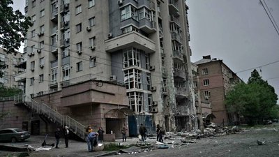 Атака Києва: уламки російського безпілотника пошкодили гуртожиток Атака Києва: уламки російського безпілотника пошкодили гуртожиток