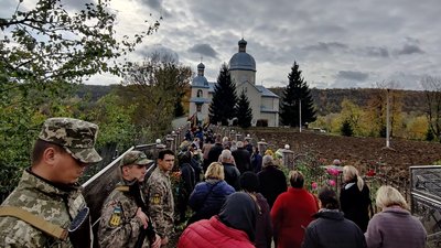 На Тернопільщині попрощалися із загиблим військовослужбовцем Андрієм Меленчуком На Тернопільщині попрощалися із загиблим військовослужбовцем Андрієм Меленчуком