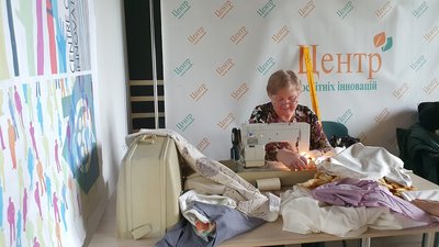 Працюють 24/7. Прикарпатські волонтери шиють подушки, балаклави та ангелів-охоронців для воїнів Працюють 24/7. Прикарпатські волонтери шиють подушки, балаклави та ангелів-охоронців для воїнів
