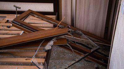 "В мене немає воєнних об‘єктів, в мене немає нацистів". Жителі селища на Одещині розповіли про ракетний обстріл. ВІДЕО "В мене немає воєнних об‘єктів, в мене немає нацистів". Жителі селища на Одещині розповіли про ракетний обстріл. ВІДЕО