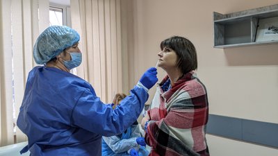 Втретє поспіль рекорд: на Рівненщині за добу майже дві тисячі нових COVID-випадків
