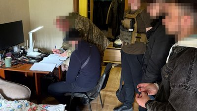 В Одесі посадовця ТЦК підозрюють у схемі за 7,5 тисяч доларів для військових із СЗЧ
