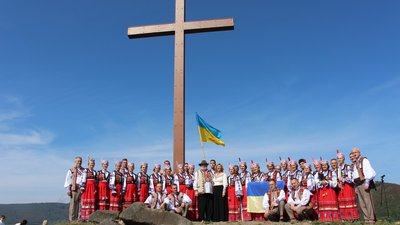 На горі Гурка на Закарпатті розгорнули 100-метровий прапор На горі Гурка на Закарпатті розгорнули 100-метровий прапор