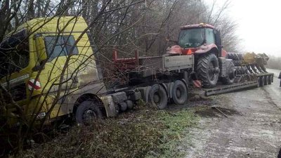 На Житомирщині тричі за добу рятувальники надавали допомогу водіям через ожеледицю На Житомирщині тричі за добу рятувальники надавали допомогу водіям через ожеледицю