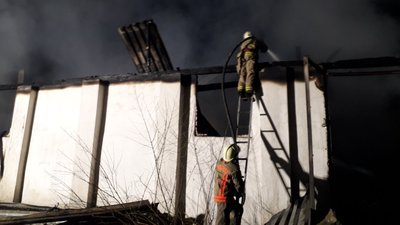 На Закарпатті горів сарай. Причину загоряння встановлюють На Закарпатті горів сарай. Причину загоряння встановлюють