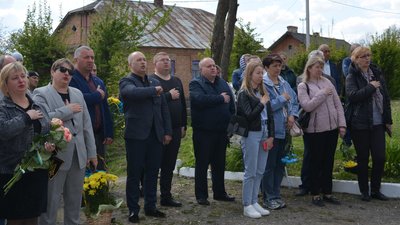 Учасники відкриття пам’ятної таблиці Олегу Похилінському Учасники відкриття пам’ятної таблиці Олегу Похилінському