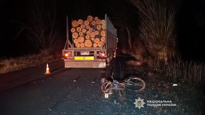 Смертельна ДТП на Чернігівщині: водій тягача збив велосипедиста