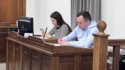 Продавав комплектуючі до РФ: у Луцьку судять керівника фірми за колабораціонізм Продавав комплектуючі до РФ: у Луцьку судять керівника фірми за колабораціонізм
