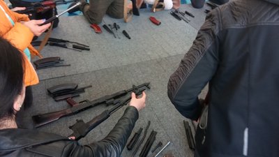 Поводження зі зброєю: в Житомирі для цивільних провели тренінг зі стрілецької справи Поводження зі зброєю: в Житомирі для цивільних провели тренінг зі стрілецької справи