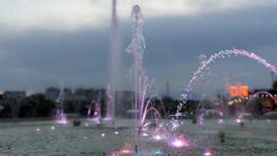 Без музики, але зі світловими ефектами: в Умані запрацювали фонтани