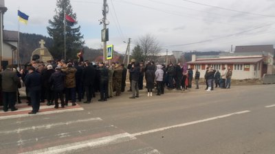 У Микуличині на Франківщині відкрили пам'ятник Героям Небесної Сотні У Микуличині на Франківщині відкрили пам'ятник Героям Небесної Сотні
