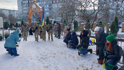 "Він сказав: "Буду до останнього". У Сумах попрощалися з воїном Олександром Коряковим "Він сказав: "Буду до останнього". У Сумах попрощалися з воїном Олександром Коряковим