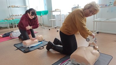 Вчителі та працівники дошкільних закладів Житомира розпочали навчатися першій домедичній допомозі Вчителі та працівники дошкільних закладів Житомира розпочали навчатися першій домедичній допомозі
