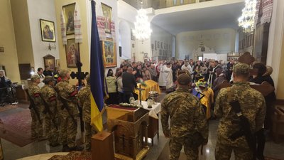 У Полтаві прощаються з Сергієм Різником та Ярославом Пасічником, які полягли під час захисту України У Полтаві прощаються з Сергієм Різником та Ярославом Пасічником, які полягли під час захисту України