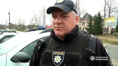 За 2 км від кордону з Росією на Чернігівщині поліцейські евакуювали пенсіонерку