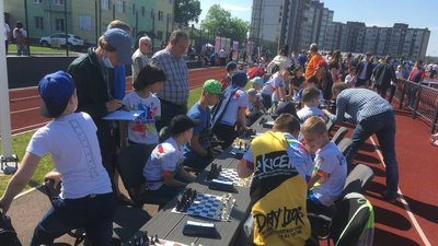 У Житомирі проходить всеукраїнський забіг серед учнів – рух в районі парку перекрили У Житомирі проходить всеукраїнський забіг серед учнів – рух в районі парку перекрили
