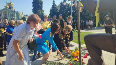 Сонях пам'яті: у Черкасах ушанували полеглих Героїв Сонях пам'яті: у Черкасах ушанували полеглих Героїв