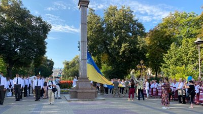 У Тернополі освятили та підняли прапор України У Тернополі освятили та підняли прапор України