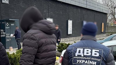 Трьох жителів Дніпропетровщини підозрюють у спробі незаконного захоплення майна харківських агрофірм