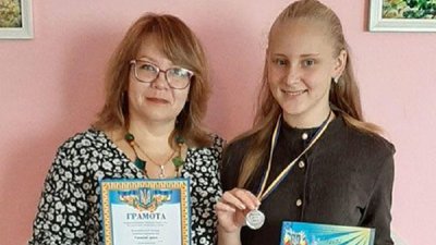Школярка з Волині здобула перемогу у вокальному конкурсі патріотичної пісні Школярка з Волині здобула перемогу у вокальному конкурсі патріотичної пісні