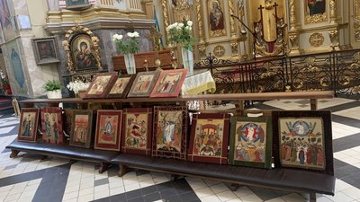 Ікони, які евакуювали з Лисичанська, привезли до Тернополя Ікони, які евакуювали з Лисичанська, привезли до Тернополя