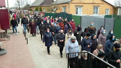 Обстріл біля Шумів: на Рівненщині прощаються із загиблим у зоні ООС військовим Обстріл біля Шумів: на Рівненщині прощаються із загиблим у зоні ООС військовим