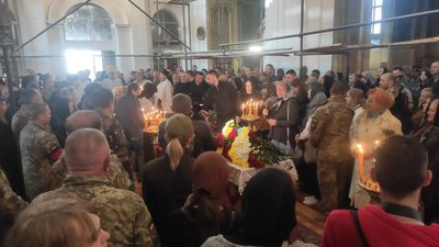 "Мрія про сина": у Луцьку попрощалися із загиблим на Харківщині Миколою Шевчуком "Мрія про сина": у Луцьку попрощалися із загиблим на Харківщині Миколою Шевчуком