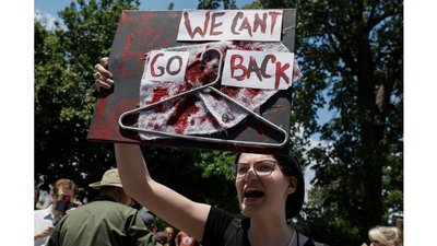Заборона на аборти у США: що відомо і які можуть бути наслідки