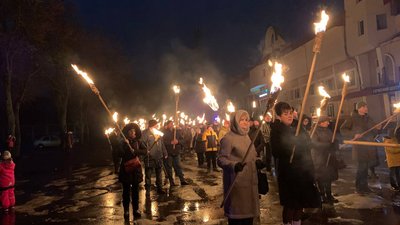 У Тернополі проходить смолоскипна хода пам'яті Степана Бандери У Тернополі проходить смолоскипна хода пам'яті Степана Бандери