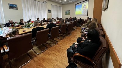 Ордени посмертно: у Житомирі родинам загиблих воїнів передали державні нагороди Ордени посмертно: у Житомирі родинам загиблих воїнів передали державні нагороди