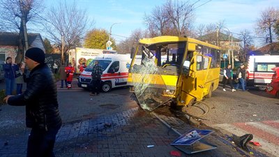 Відкрили кримінальне провадження: в черкаській поліції з'ясували обставини ДТП за участю маршрутки