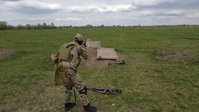 "Це не завадить мені жити": історія бійця з Полтавщини, який втратив ногу в боях на Донбасі "Це не завадить мені жити": історія бійця з Полтавщини, який втратив ногу в боях на Донбасі