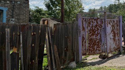 У день похорону батька дізнався про смерть матері. Як житель Райського пережив удар БпЛА та оговтується після втрати У день похорону батька дізнався про смерть матері. Як житель Райського пережив удар БпЛА та оговтується після втрати